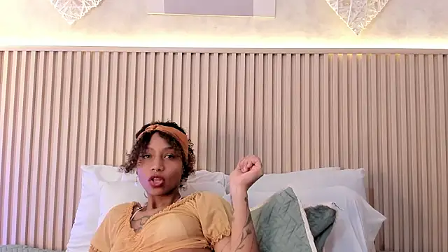 daiana curly online show from 11/07/25, 07:58