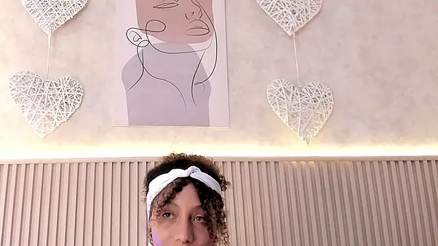 daiana curly online show from 11/11/25, 09:04