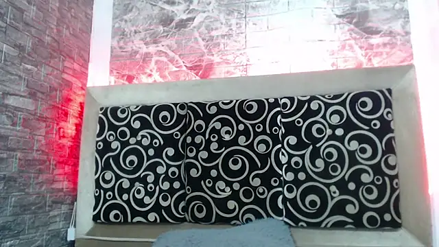 Snapshot of Cloee66 chatting on 01/09/25, 06:04 Cloee66 online show from 01/09/25, 06:04