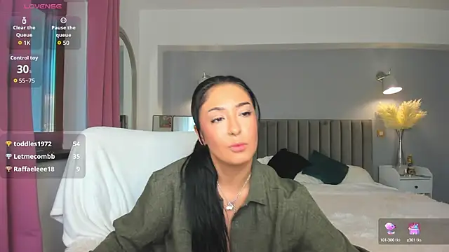 Snapshot of Awesome_Jolie chatting on 10/20/25, 06:58 Awesome Jolie online show from 10/20/25, 06:58