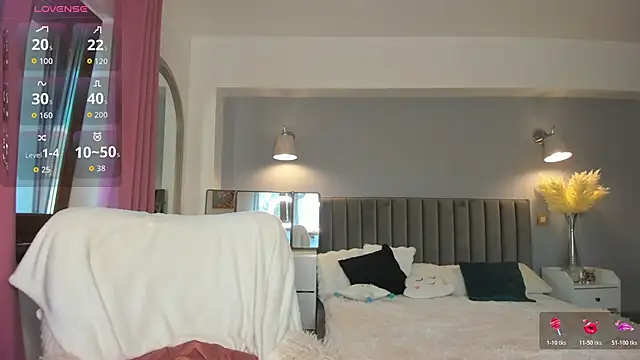 Snapshot of Awesome_Jolie chatting on 10/31/25, 08:04 Awesome Jolie online show from 10/31/25, 08:04