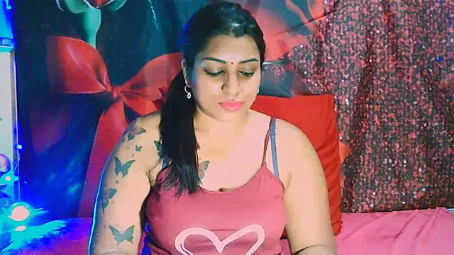 Snapshot of RoyalIndianCreamPuff chatting on 01/11/25, 05:40 RoyalIndianCreamPuff online show from 01/11/25, 05:40