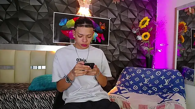 Snapshot of Harry_jhonsson chatting on 01/04/25, 12:37 Harry jhonsson online show from 01/04/25, 12:37