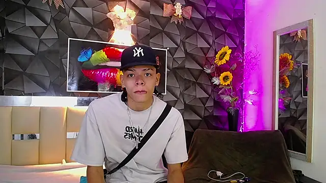 Snapshot of Harry_jhonsson chatting on 01/11/25, 03:34 Harry jhonsson online show from 01/11/25, 03:34