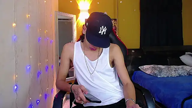 Snapshot of Harry_jhonsson chatting on 01/13/25, 06:06 Harry jhonsson online show from 01/13/25, 06:06