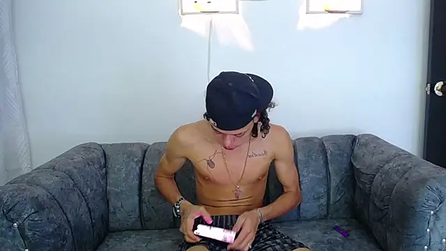 Snapshot of Harry_jhonsson chatting on 02/07/25, 05:52 Harry jhonsson online show from 02/07/25, 05:52