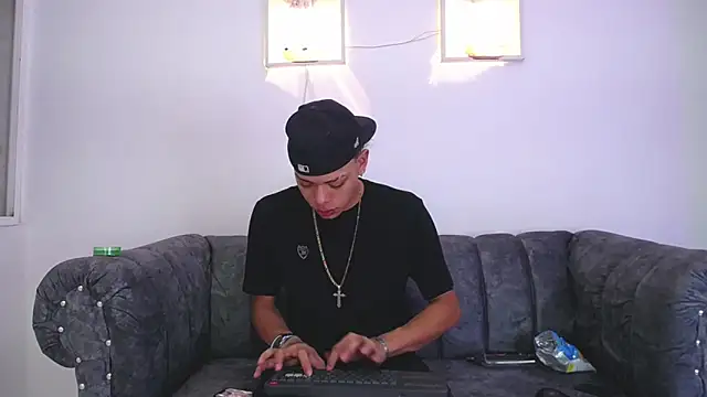 Snapshot of Harry_jhonsson chatting on 02/12/25, 01:30 Harry jhonsson online show from 02/12/25, 01:30
