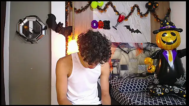 Snapshot of Harry_jhonsson chatting on 10/21/25, 02:45 Harry jhonsson online show from 10/21/25, 02:45