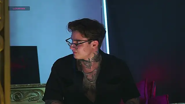 Snapshot of dantecoppolaa_ chatting on 10/19/25, 08:31 dantecoppolaa online show from 10/19/25, 08:31