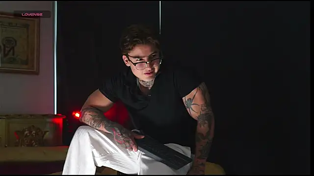 Snapshot of dantecoppolaa_ chatting on 11/08/25, 08:07 dantecoppolaa online show from 11/08/25, 08:07