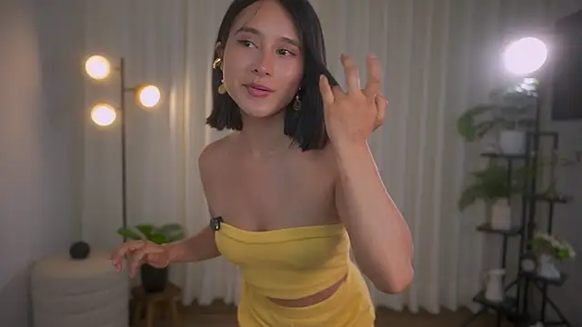 Snapshot of Miss_beee chatting on 01/07/25, 11:35 Miss beee online show from 01/07/25, 11:35