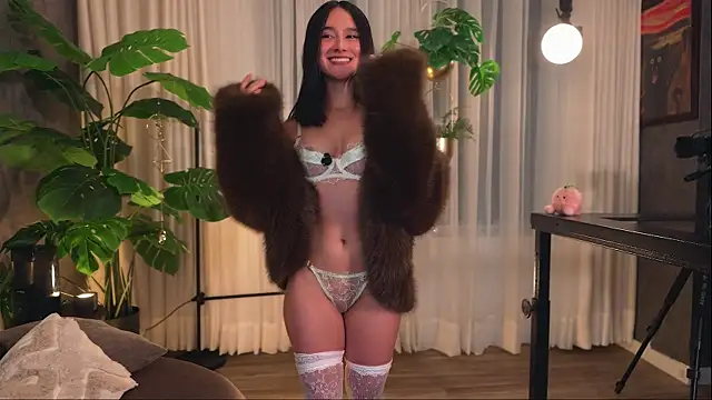 Snapshot of Miss_beee chatting on 11/26/25, 12:00 Miss beee online show from 11/26/25, 12:00