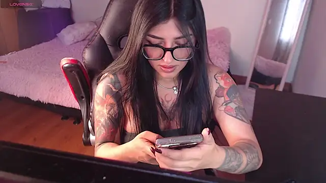 MissDennise online show from 09/18/25, 04:42