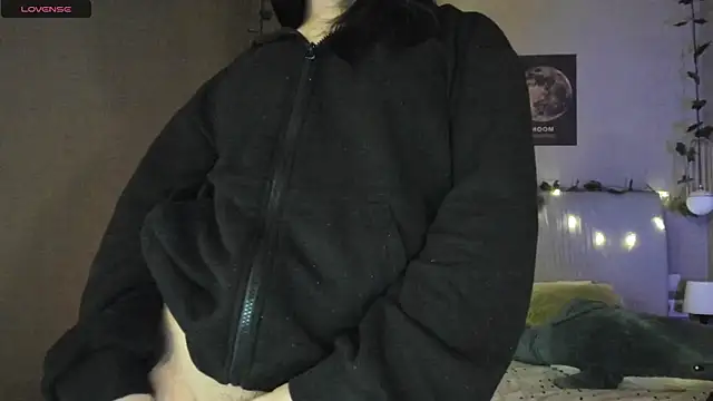 Snapshot of Anisawithlove chatting on 12/13/24, 08:58 Anisawithlove online show from 12/13/24, 08:58