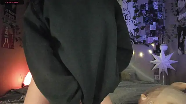 Snapshot of Anisawithlove chatting on 02/18/25, 12:39 Anisawithlove online show from 02/18/25, 12:39