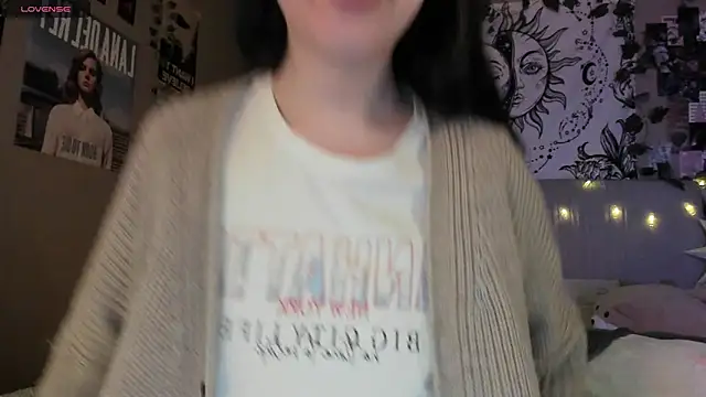 Snapshot of Anisawithlove chatting on 03/15/25, 07:05 Anisawithlove online show from 03/15/25, 07:05