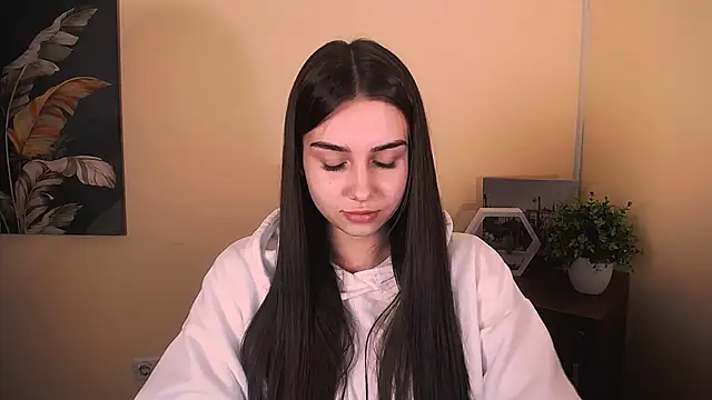 Snapshot of Lili_magic chatting on 10/14/25, 02:40 Lili magic online show from 10/14/25, 02:40