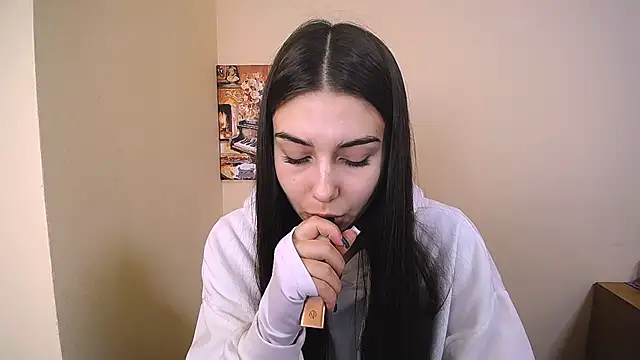 Snapshot of Lili_magic chatting on 10/19/25, 07:09 Lili magic online show from 10/19/25, 07:09