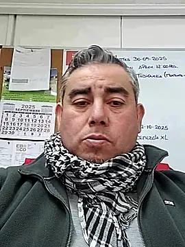 Snapshot of Manolete007x chatting on 09/29/25, 04:34 Manolete007x online show from 09/29/25, 04:34