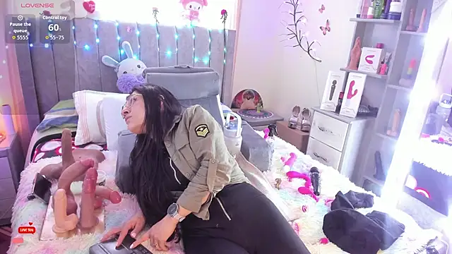 Rapunzeell  online show from 11/18/25, 08:02