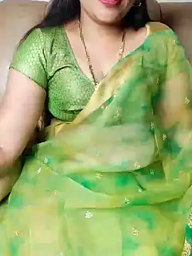 Snapshot of Traditional_Housewife_ chatting on 01/08/25, 03:28 Traditional Housewife  online show from 01/08/25, 03:28