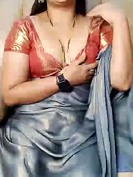Snapshot of Traditional_Housewife_ chatting on 01/17/25, 03:43 Traditional Housewife  online show from 01/17/25, 03:43