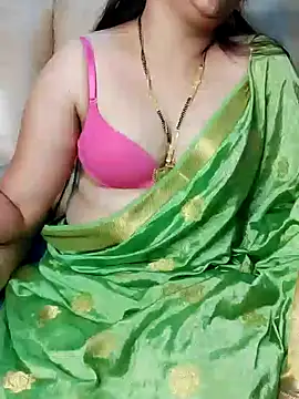 Snapshot of Traditional_Housewife_ chatting on 01/19/25, 03:53 Traditional Housewife  online show from 01/19/25, 03:53