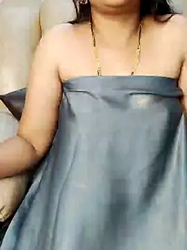 Snapshot of Traditional_Housewife_ chatting on 02/08/25, 04:36 Traditional Housewife  online show from 02/08/25, 04:36