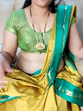 Snapshot of Traditional_Housewife_ chatting on 02/19/25, 02:01 Traditional Housewife  online show from 02/19/25, 02:01