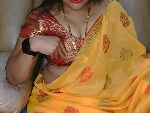 Snapshot of Traditional_Housewife_ chatting on 03/01/25, 02:13 Traditional Housewife  online show from 03/01/25, 02:13