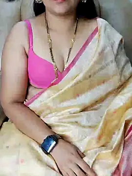 Snapshot of Traditional_Housewife_ chatting on 03/16/25, 03:39 Traditional Housewife  online show from 03/16/25, 03:39