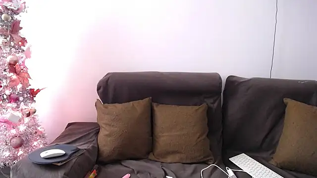 Snapshot of sara_winehouse1 chatting on 12/31/24, 12:46 sara winehouse1 online show from 12/31/24, 12:46