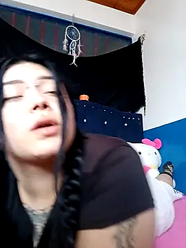 Snapshot of sara_winehouse1 chatting on 02/02/25, 04:00 sara winehouse1 online show from 02/02/25, 04:00