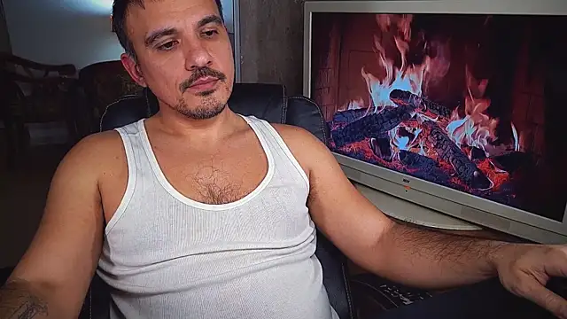 officeman7 online show from 12/31/24, 04:25