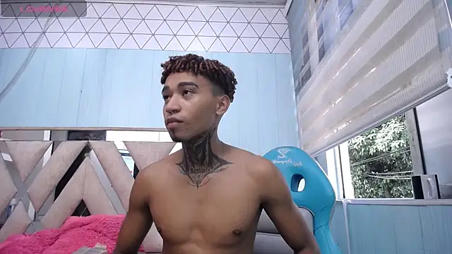 Snapshot of sexy_blacks_ chatting on 02/15/25, 03:50 sexy blacks online show from 02/15/25, 03:50