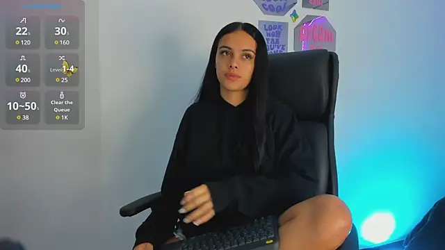 Snapshot of ChloeHarper_ chatting on 12/14/24, 12:12 ChloeHarper online show from 12/14/24, 12:12