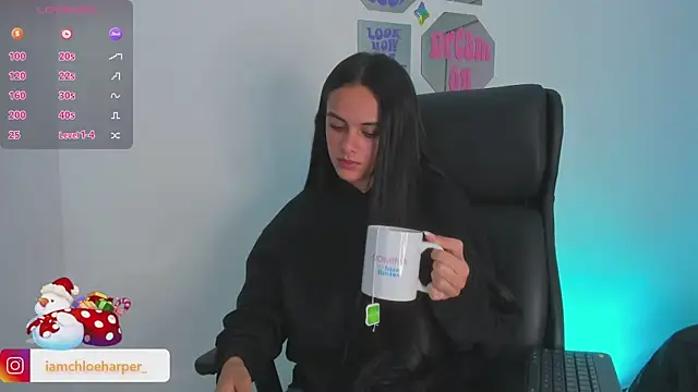 Snapshot of ChloeHarper_ chatting on 12/29/24, 01:38 ChloeHarper online show from 12/29/24, 01:38