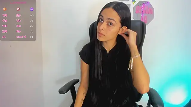 Snapshot of ChloeHarper_ chatting on 12/30/24, 12:31 ChloeHarper online show from 12/30/24, 12:31