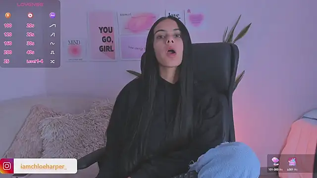 Snapshot of ChloeHarper_ chatting on 01/06/25, 12:13 ChloeHarper online show from 01/06/25, 12:13