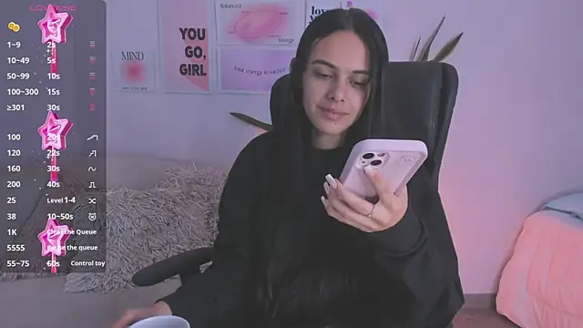 Snapshot of ChloeHarper_ chatting on 01/07/25, 12:20 ChloeHarper online show from 01/07/25, 12:20