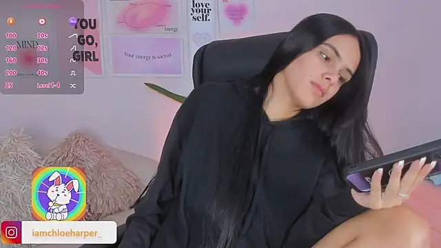 Snapshot of ChloeHarper_ chatting on 01/11/25, 12:40 ChloeHarper online show from 01/11/25, 12:40