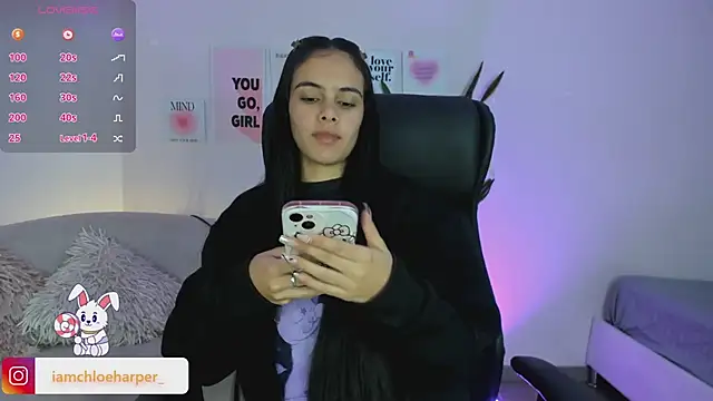 Snapshot of ChloeHarper_ chatting on 02/12/25, 11:51 ChloeHarper online show from 02/12/25, 11:51