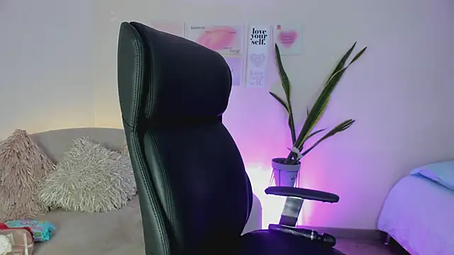 Snapshot of ChloeHarper_ chatting on 03/03/25, 04:14 ChloeHarper online show from 03/03/25, 04:14