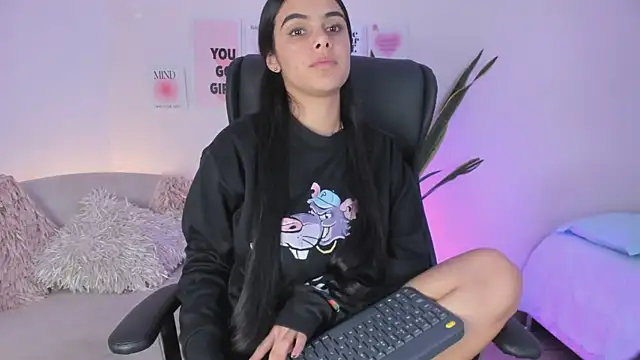 Snapshot of ChloeHarper_ chatting on 03/04/25, 05:24 ChloeHarper online show from 03/04/25, 05:24