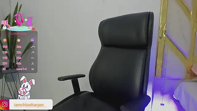 Snapshot of ChloeHarper_ chatting on 03/11/25, 09:48 ChloeHarper online show from 03/11/25, 09:48