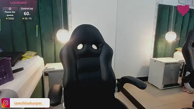 Snapshot of ChloeHarper_ chatting on 09/13/25, 11:54 ChloeHarper online show from 09/13/25, 11:54