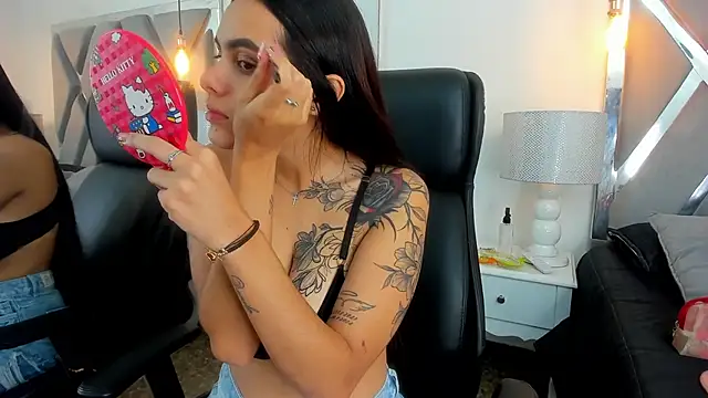 Snapshot of ChloeHarper_ chatting on 10/25/25, 12:56 ChloeHarper online show from 10/25/25, 12:56