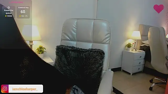 Snapshot of ChloeHarper_ chatting on 11/08/25, 11:43 ChloeHarper online show from 11/08/25, 11:43