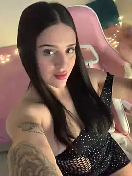 Snapshot of violet-333 chatting on 02/11/25, 02:02 violet-333 online show from 02/11/25, 02:02