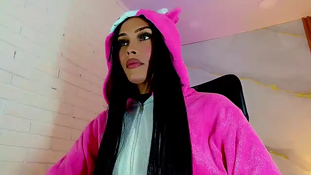 CoralineSweett online show from 10/16/25, 03:29